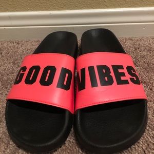 Pink sliders “Good Vibes”